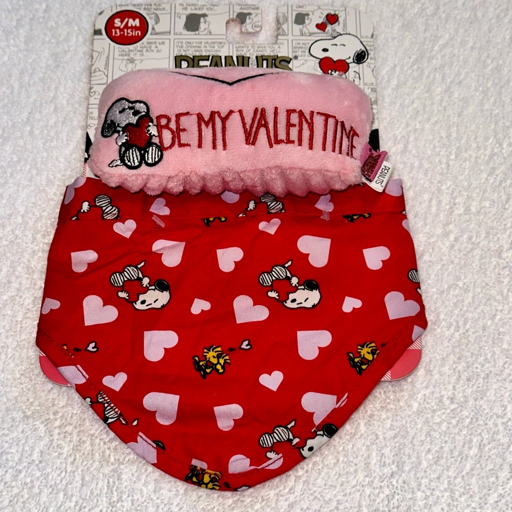 NWT Peanuts Valentine's Dog Bandana and Toy. Size S/M